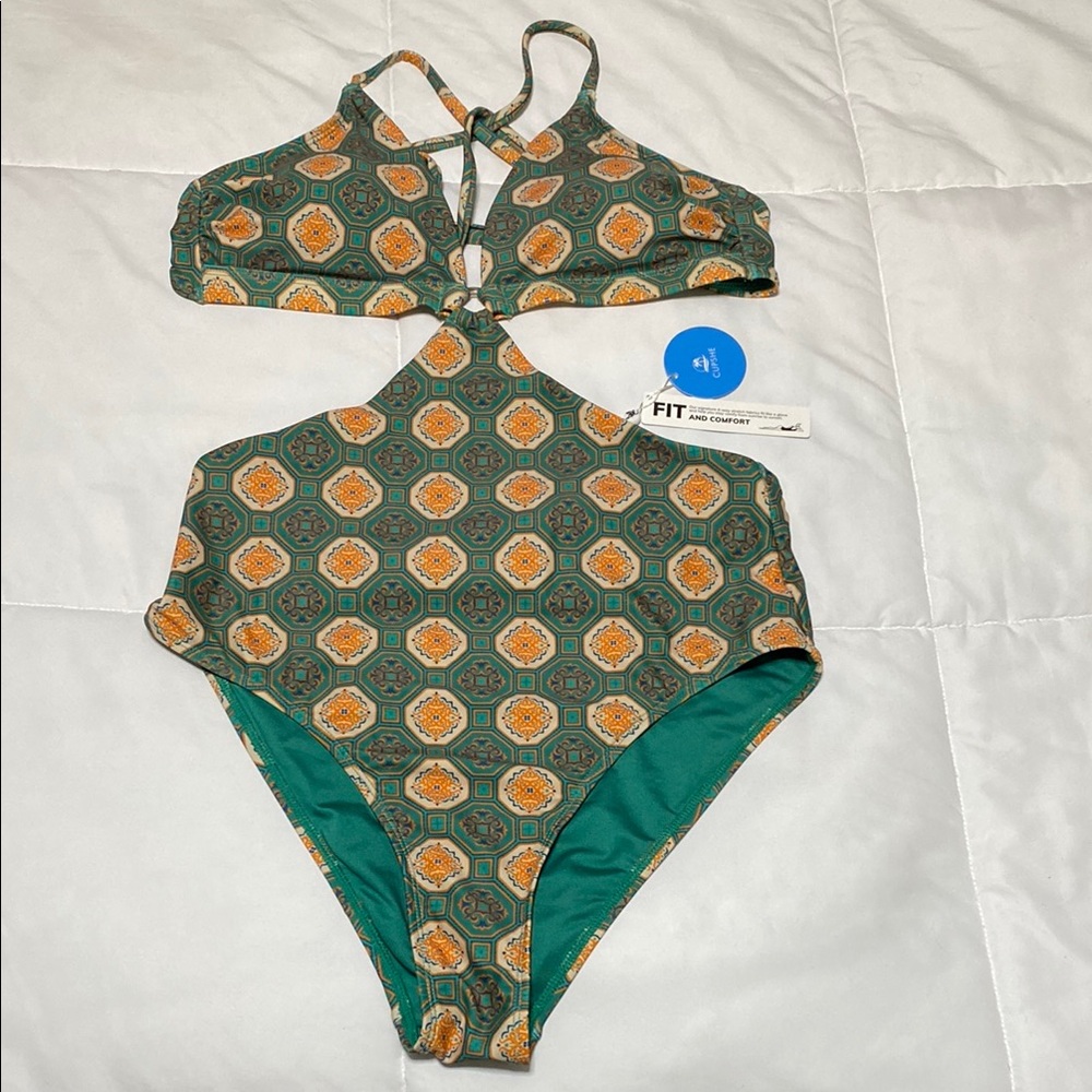 NWT Cupshe Green and Orange Patterned One Piece Swimsuit size medium